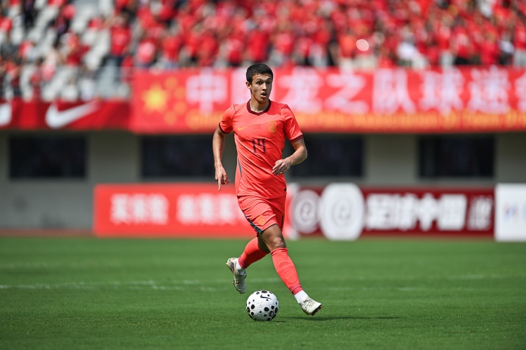 U23国足绝杀塔吉克 05后双星首秀获及格分
