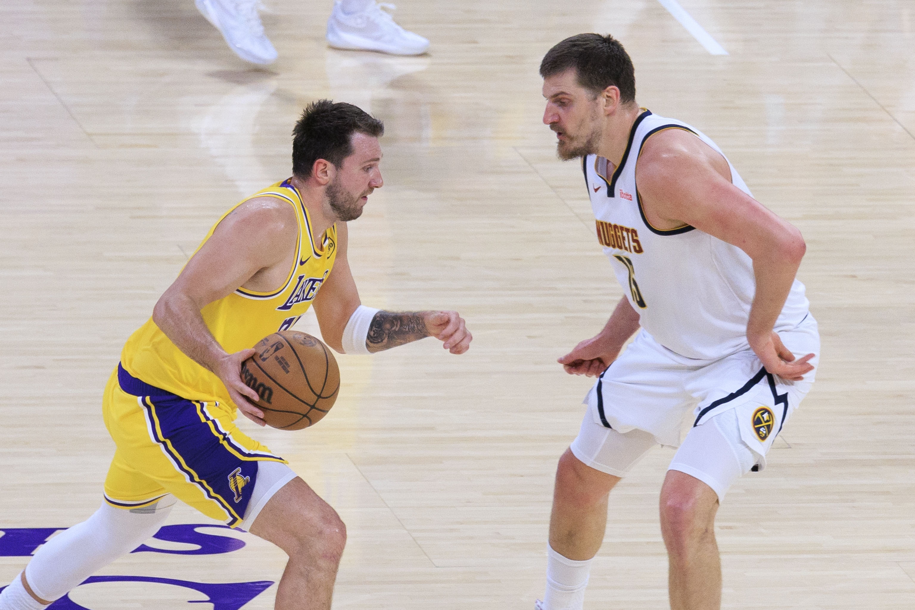 卡佩拉评NBA足球好手:恩比德、东契奇领衔五人名单 卡佩拉评NBA足球好手:恩比德、东契奇领衔五人名单
