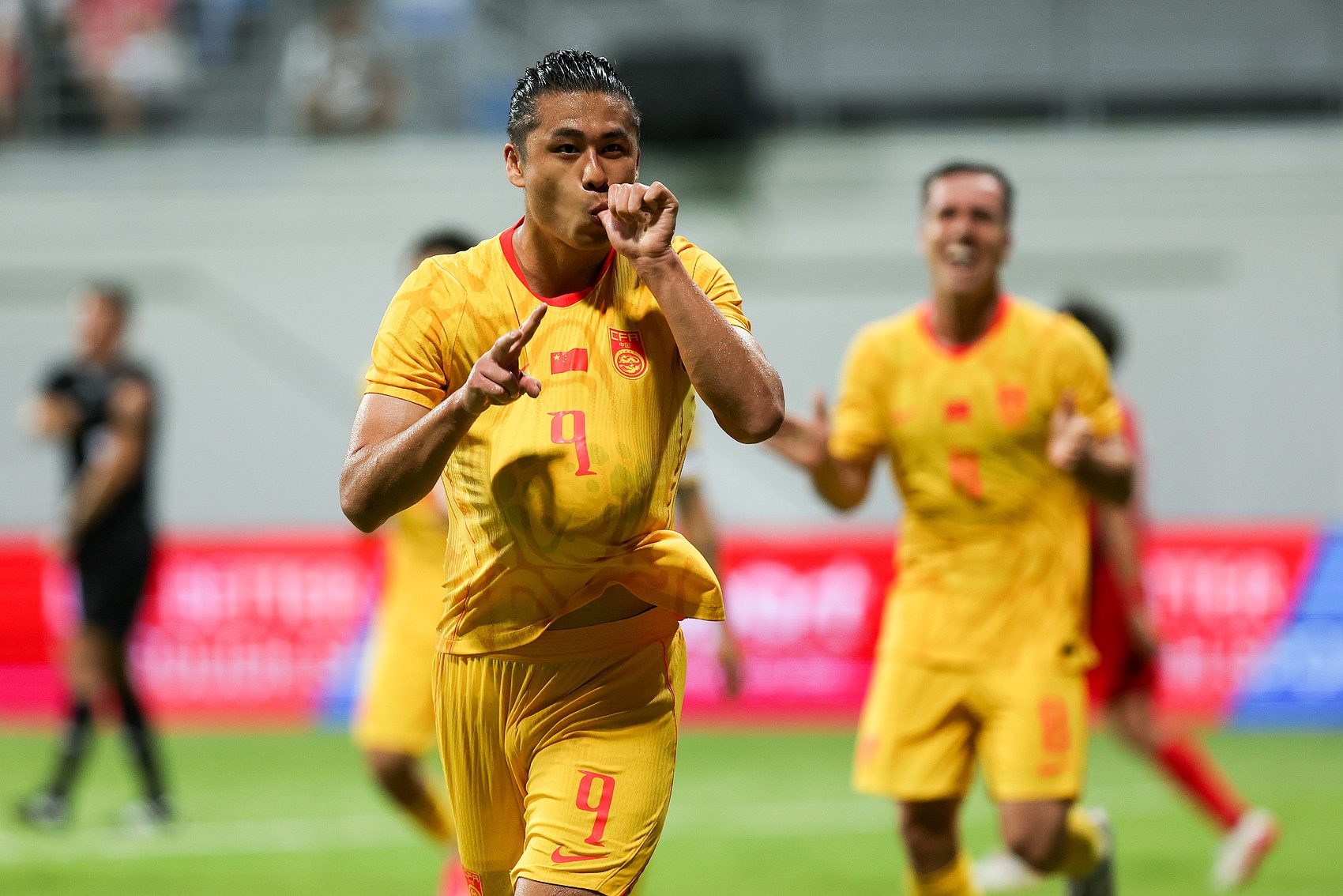 国足中锋之殇:从韩鹏到张玉宁,支点缺位已超十年 国足中锋之殇:从韩鹏到张玉宁,支点缺位已超十年