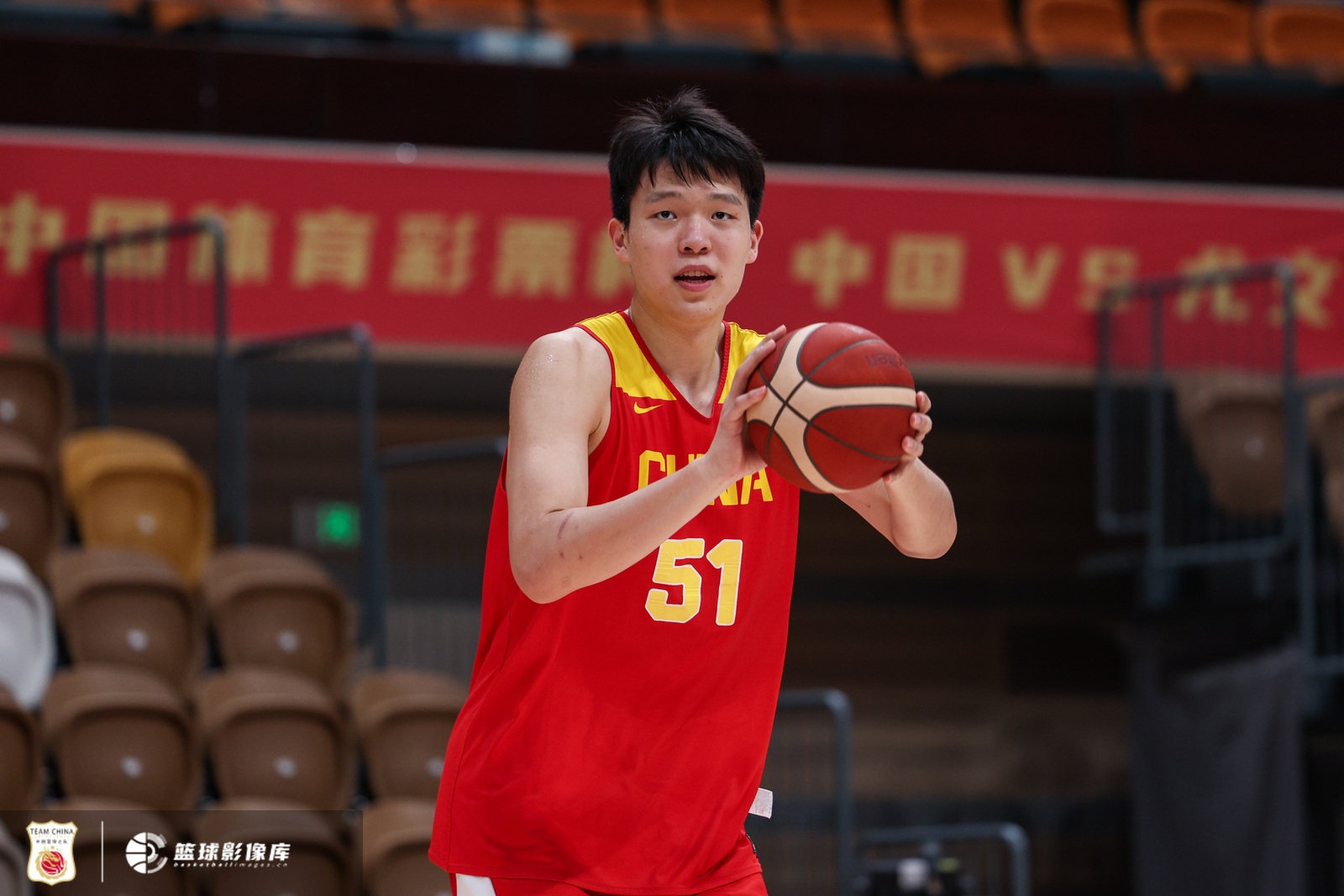 杨瀚森确定出战对荷兰，NBA合同限制致其缺席中澳战