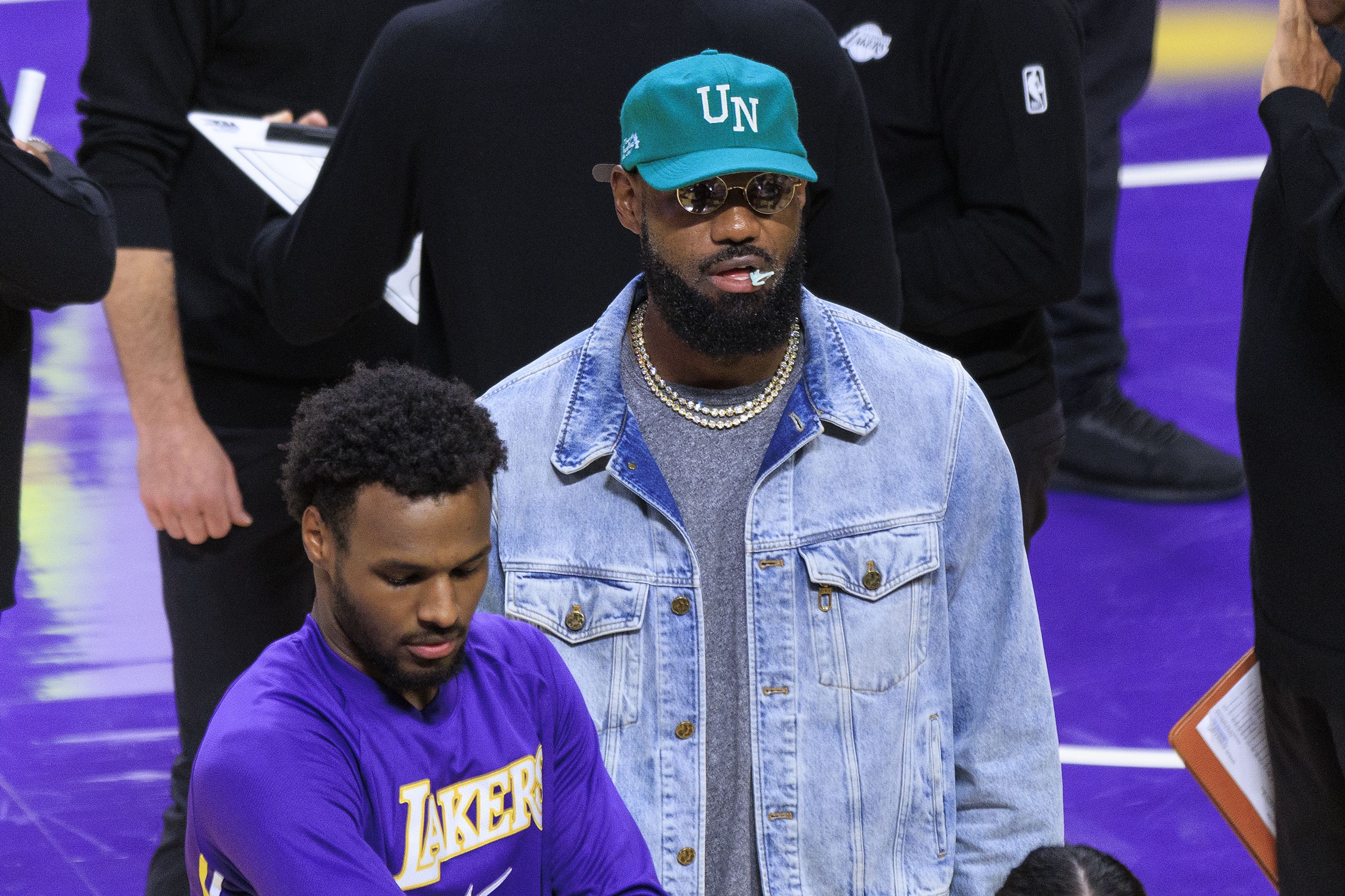 ESPN名嘴爆料:詹姆斯父子将重返骑士 消息源曾精准预言2018年手部骨折