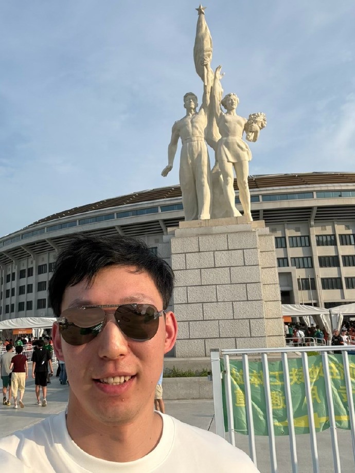 周琦工体观战国安:三里屯打卡 支持同城球队