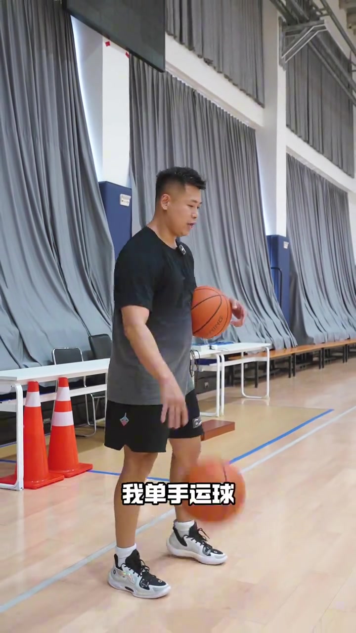 青岛男篮公开课第2期：抗阻力运球压强度