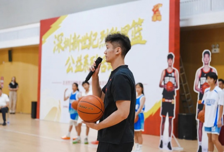 深圳男篮公益课进西浦景龙:白昊天、武子涵、马浩森现场拆解攻防技术 深圳男篮公益课进西浦景龙:白昊天、武子涵、马浩森现场拆解攻防技术