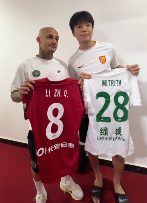 重庆1-1浙江,米特里策李镇全赛后交换球衣首回合冲突画句号