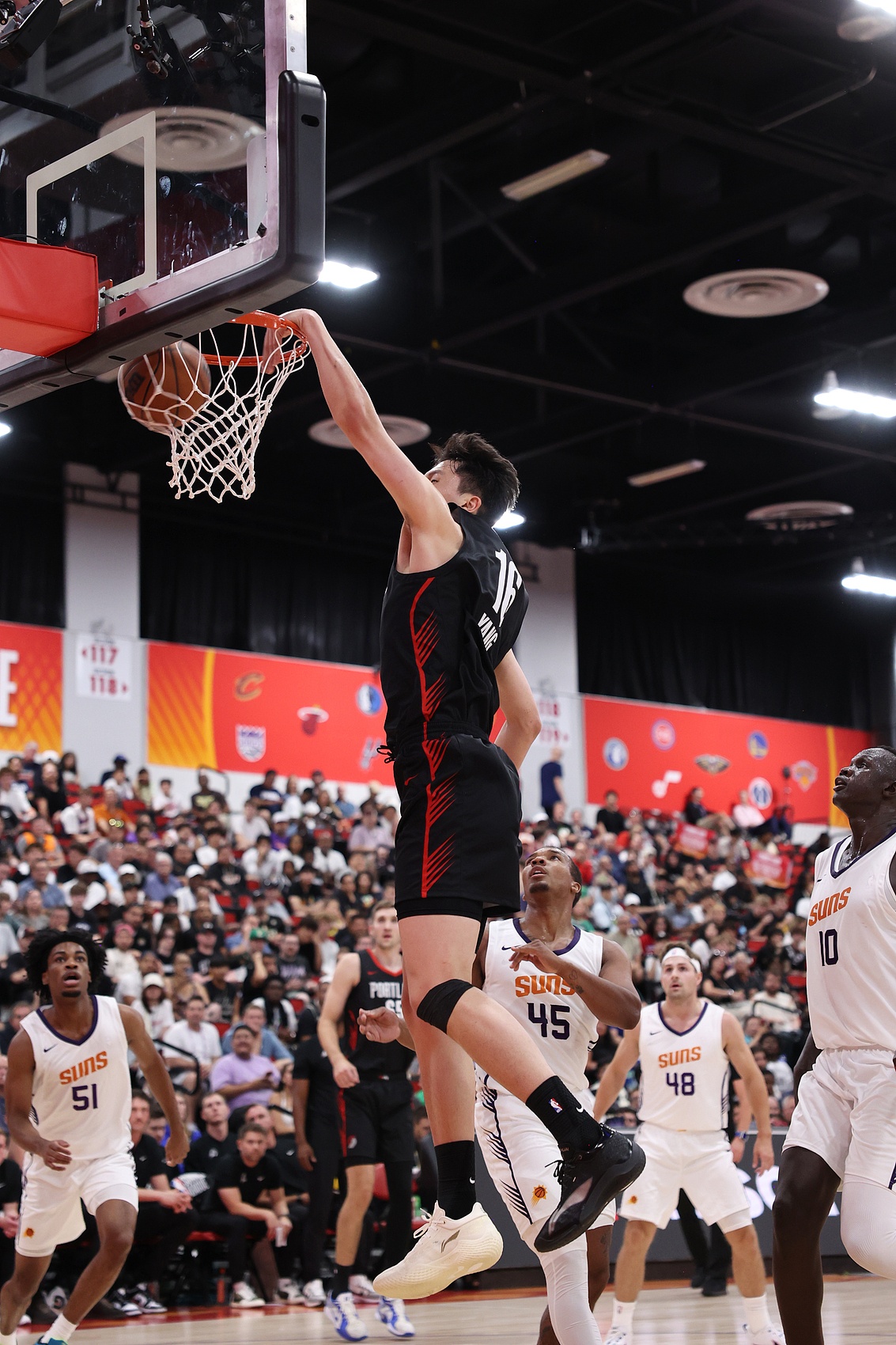 杨瀚森夏季联赛报告:体型接近NBA级别 三分出手提速明显