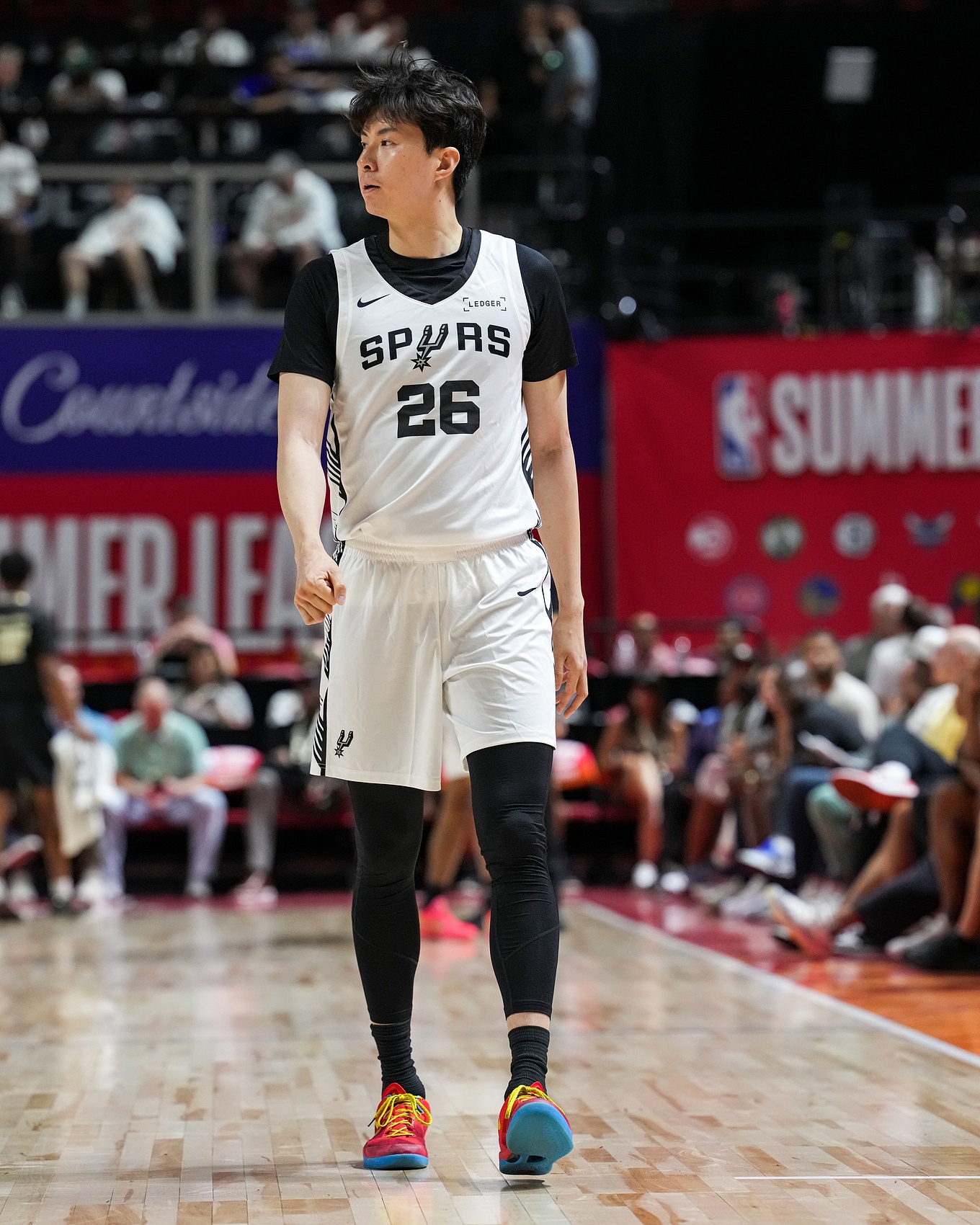 李贤重9+7仍难获双向?王健:回日本B联赛可拿2亿日元 李贤重9+7仍难获双向?王健:回日本B联赛可拿2亿日元