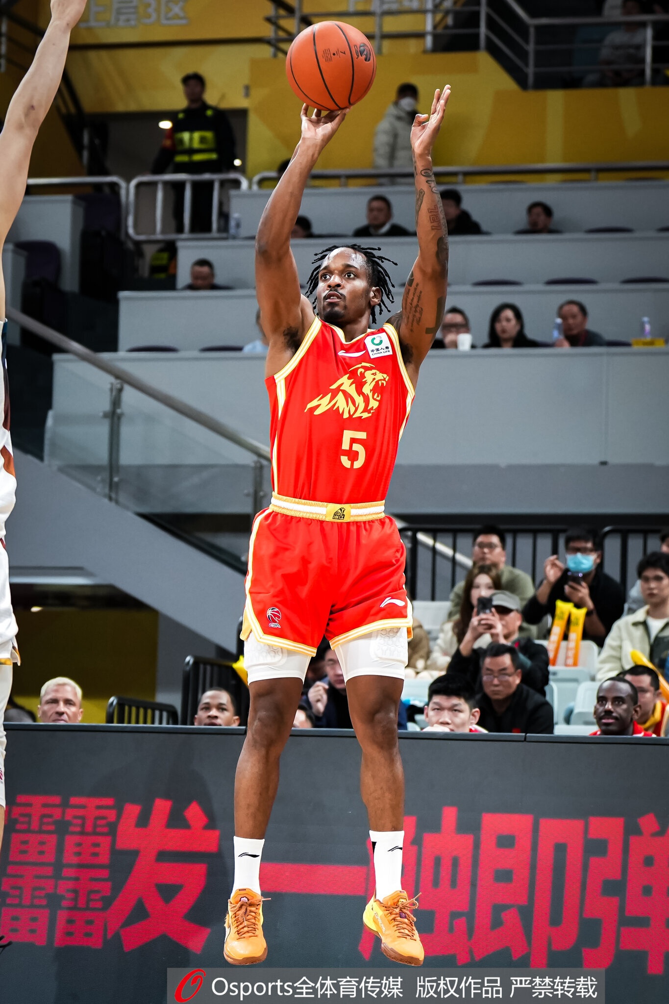 多队锁定外援优先续约权:上海留洛夫顿 广东签萨姆纳&奎因