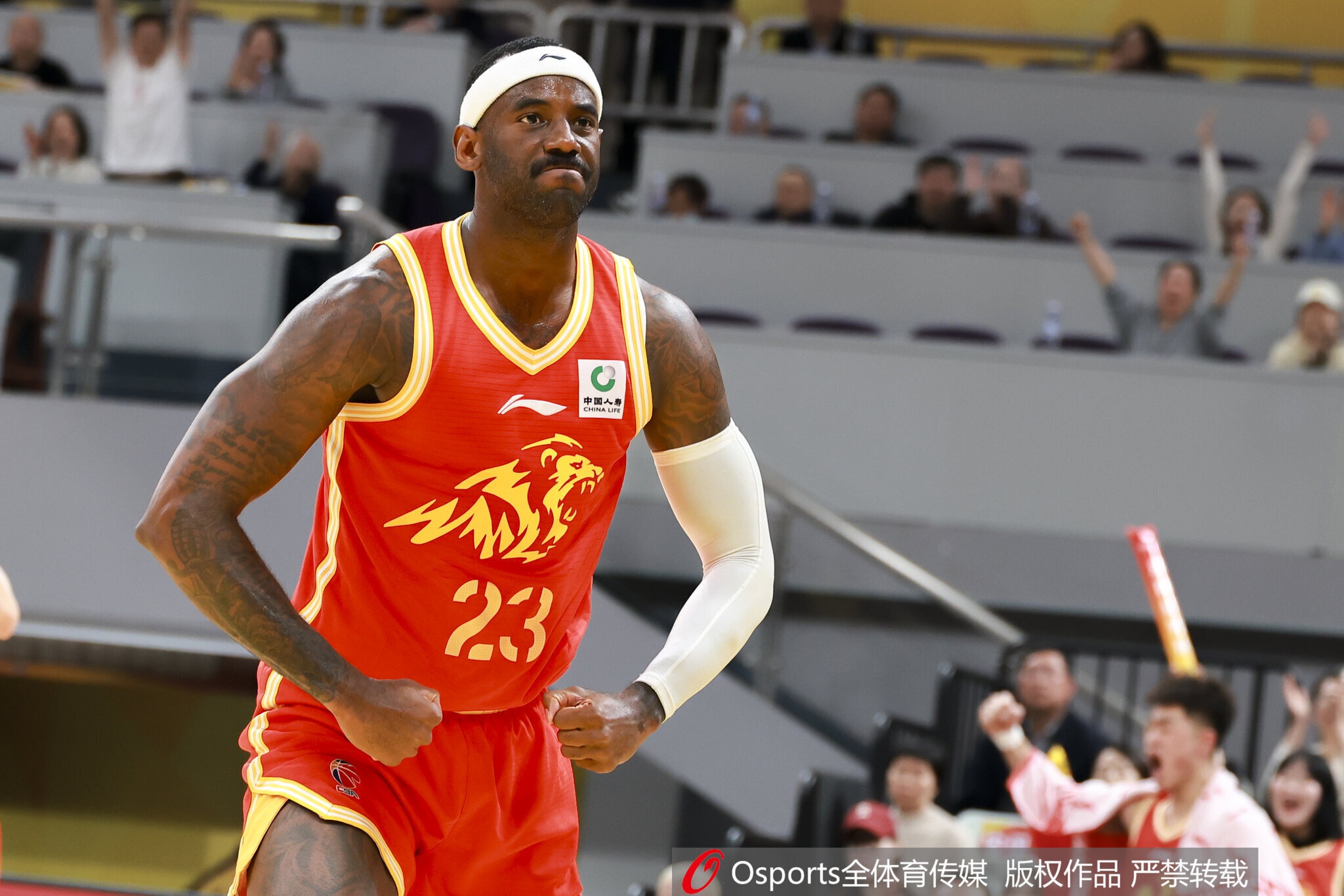 北京男篮接触桑普森，管维佳：防守碾压斯佩尔曼但三分低产
