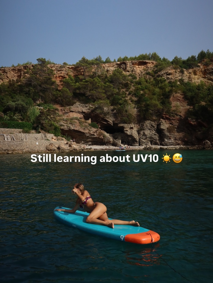 佩德里夺冠后拥吻女友,穆勒莱万重聚——足坛场外动态日报 佩德里夺冠后拥吻女友,穆勒莱万重聚——足坛场外动态日报