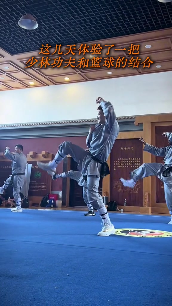 孙铭徽携凯尔登·约翰逊嵩山少林寺合练