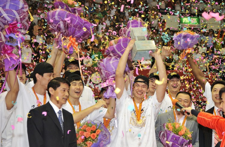 朱芳雨离任广东宏远总经理:18年球员生涯8冠4FMVP,管理层时代终结 朱芳雨离任广东宏远总经理:18年球员生涯8冠4FMVP,管理层时代终结
