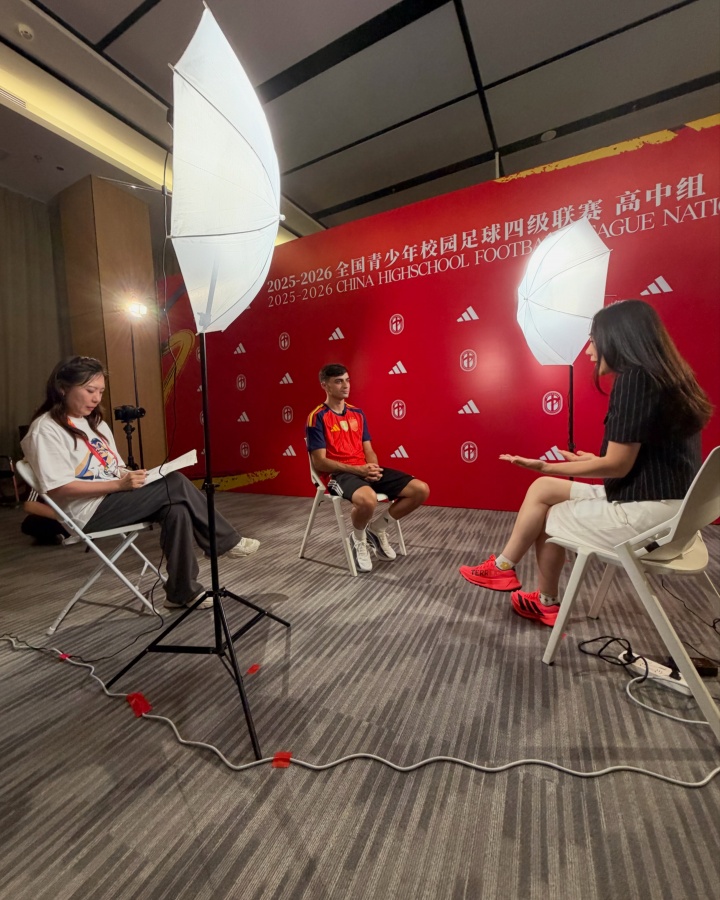 佩德里中国行收官:三城三站,拼音致谢 佩德里中国行收官:三城三站,拼音致谢