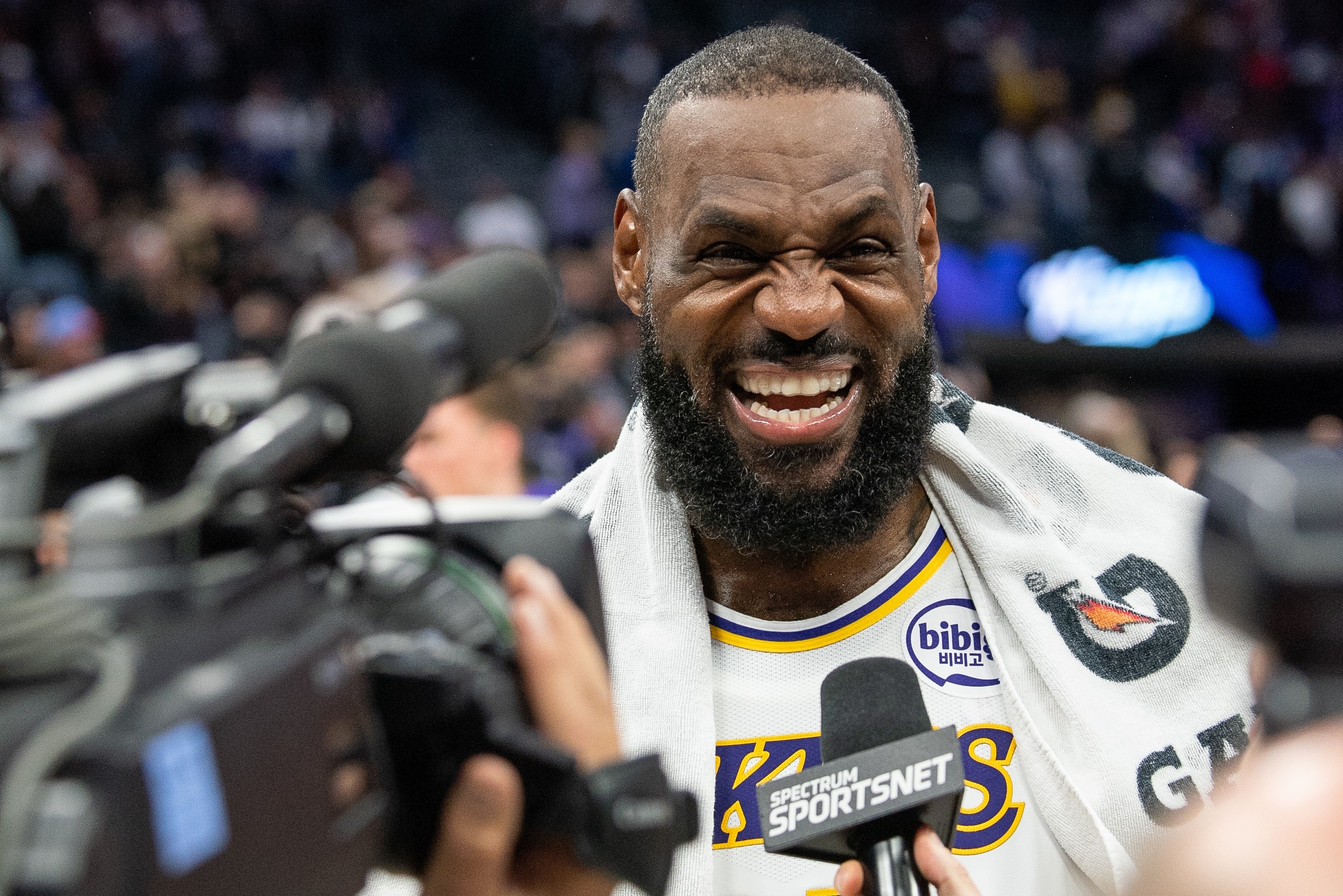 ESPN:詹姆斯加盟76人被内部视为“大胆决定”