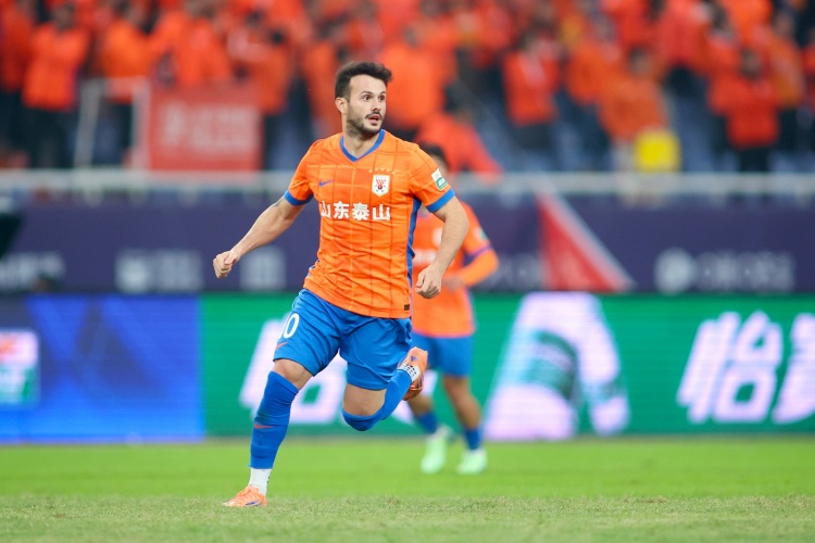 泰山客场1-0海港，瓦科前100场46球