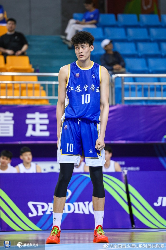 余嘉豪正式签约西甲穆尔西亚 下赛季出战U22联赛 余嘉豪正式签约西甲穆尔西亚 下赛季出战U22联赛