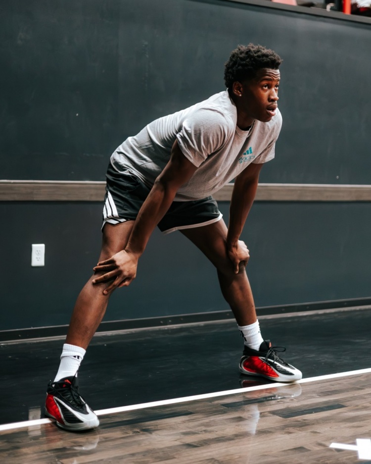 76人后卫埃奇库姆晒训练照:ABCD训练营没有休息日 76人后卫埃奇库姆晒训练照:ABCD训练营没有休息日