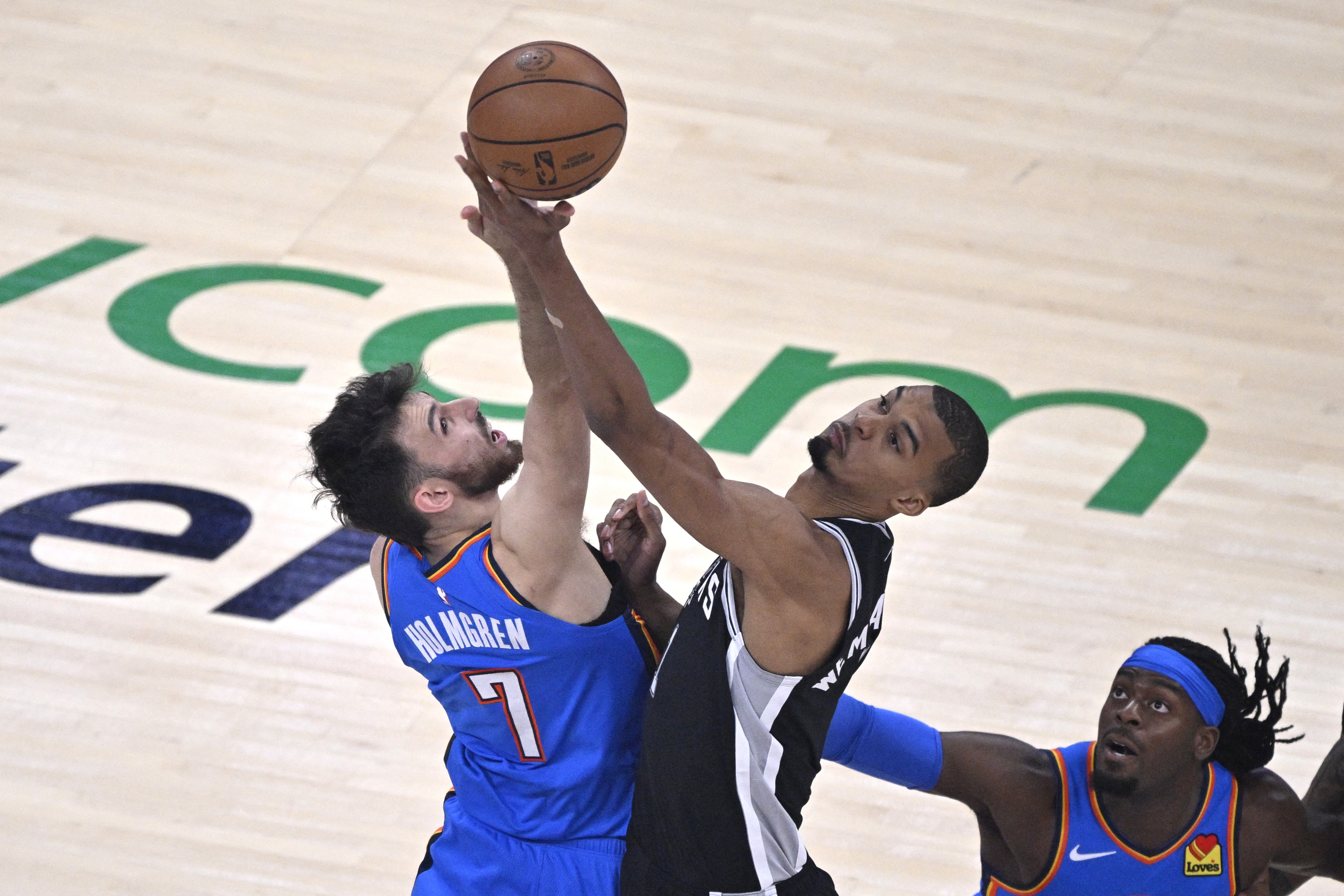 美记:全能中锋仍是NBA最具价值防守者 文班霍姆格伦在列 美记:全能中锋仍是NBA最具价值防守者 文班霍姆格伦在列